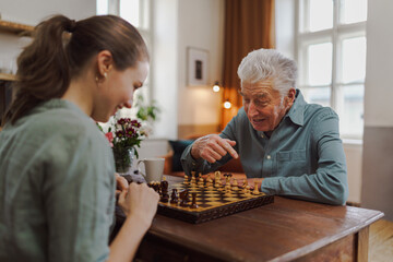 Tips To Creating A Strong Partnership With Your Loved One’s Caregiver